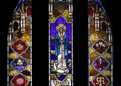 New stained glass created in the traditional style for Notre Dame Law School Chapel
